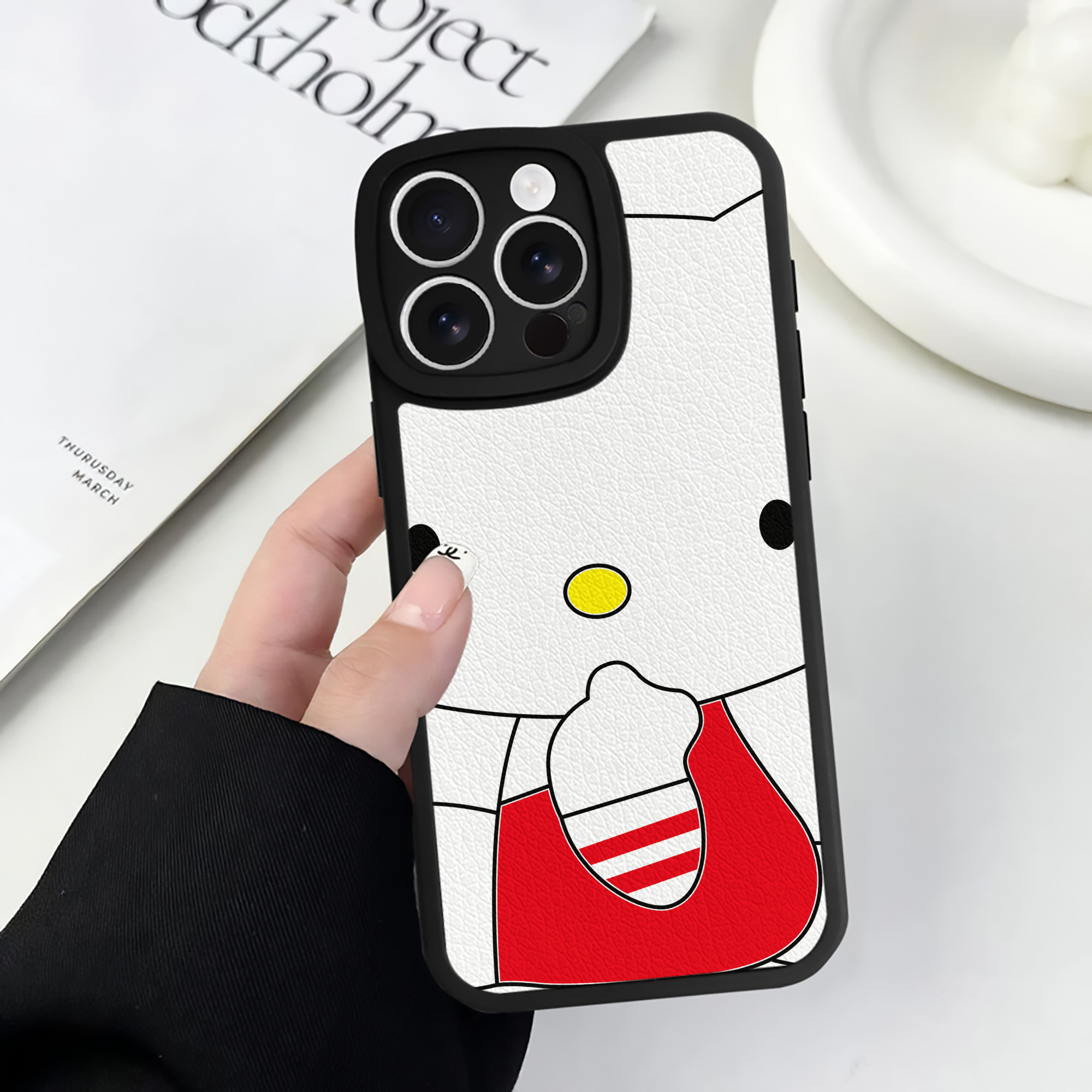 （画像用） Hello Kitty ハローキティ 【iPhone 16シリーズ対応】シリコンスマホケース（レザー調） 材質：シリコン